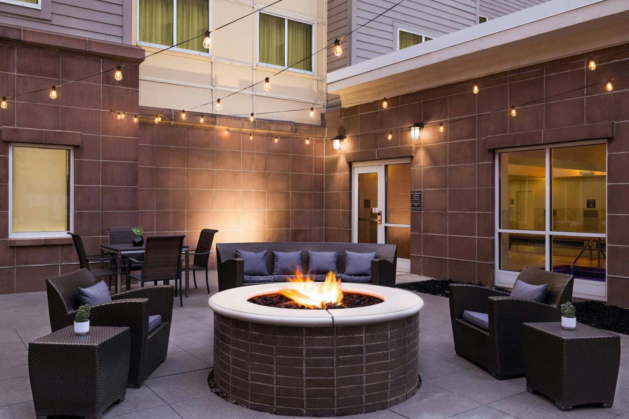 Residence Inn By Marriott Des Moines Downtown Екстериор снимка